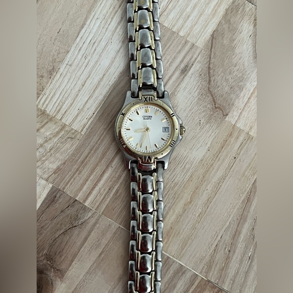 Citizen Ladies Watch Vintage Two Tone Bracelet Cream Round Dial Date Window - Picture 8 of 17